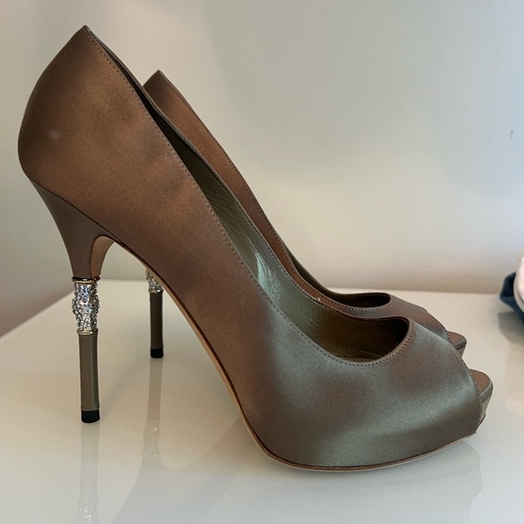 Gucci Satin Pumps - Picture 2 of 6